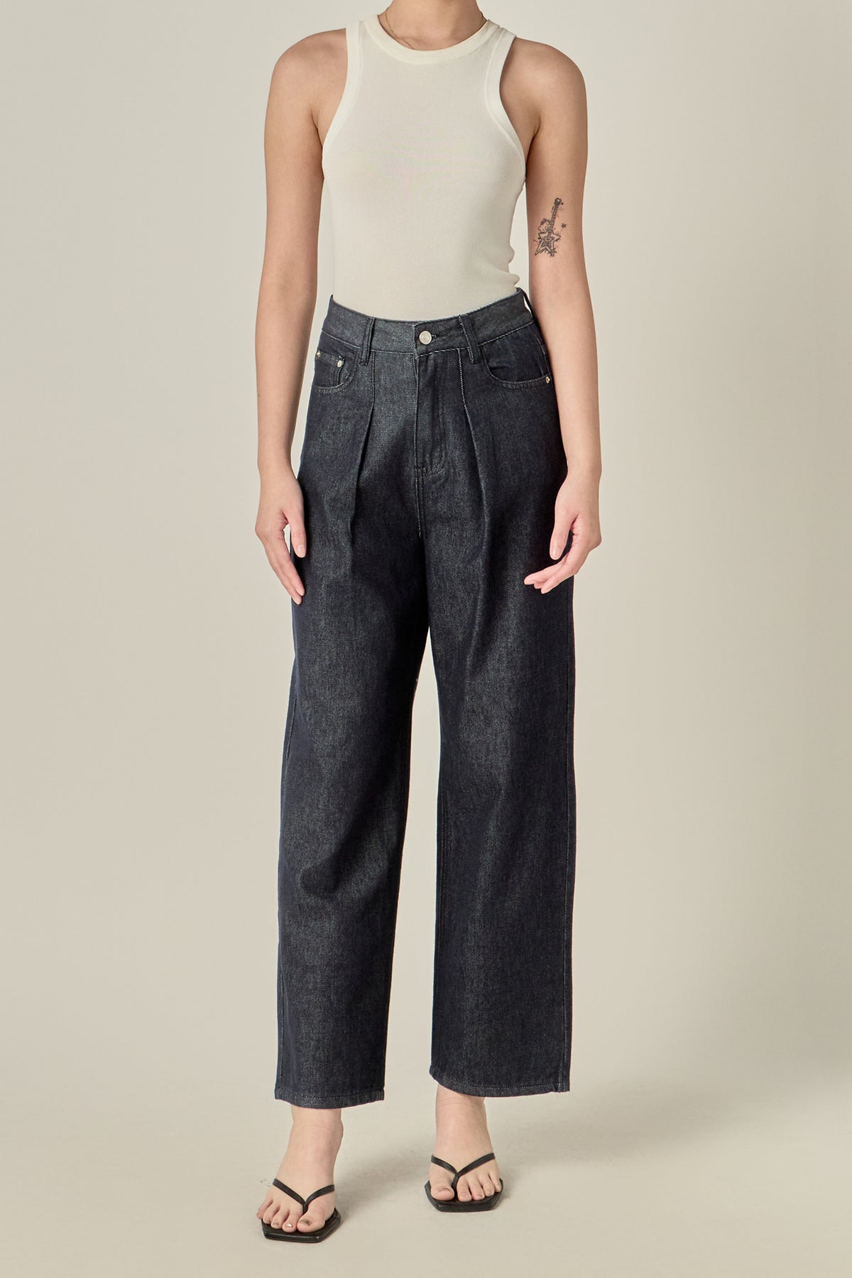 Pleated Jeans