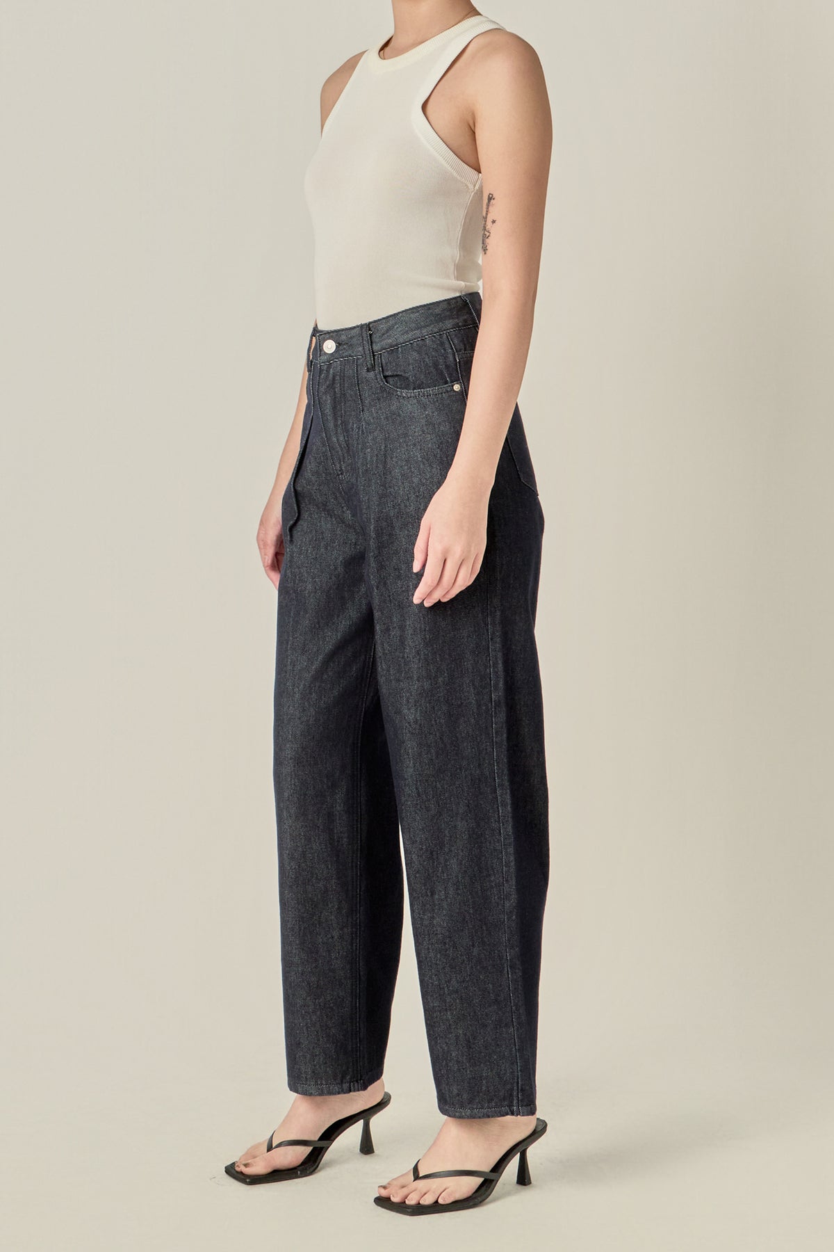 Pleated Jeans