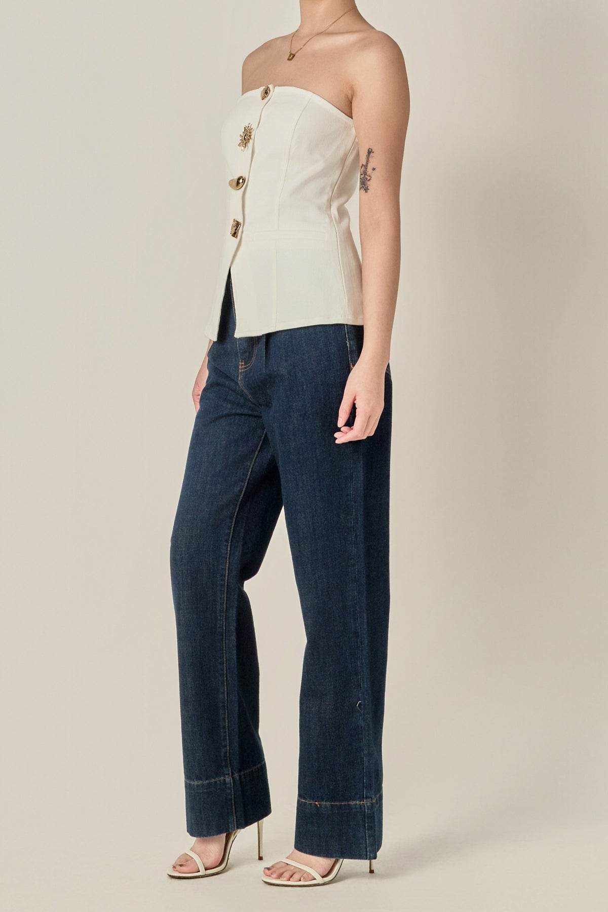 Button Detailed Strapless Tube Top