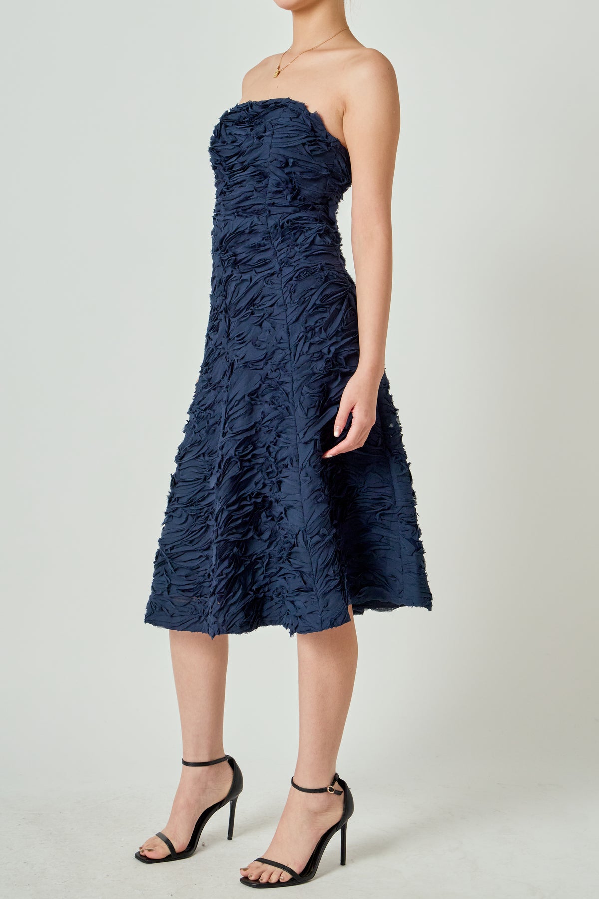 Ruffle Textured Strapless Midi Dress