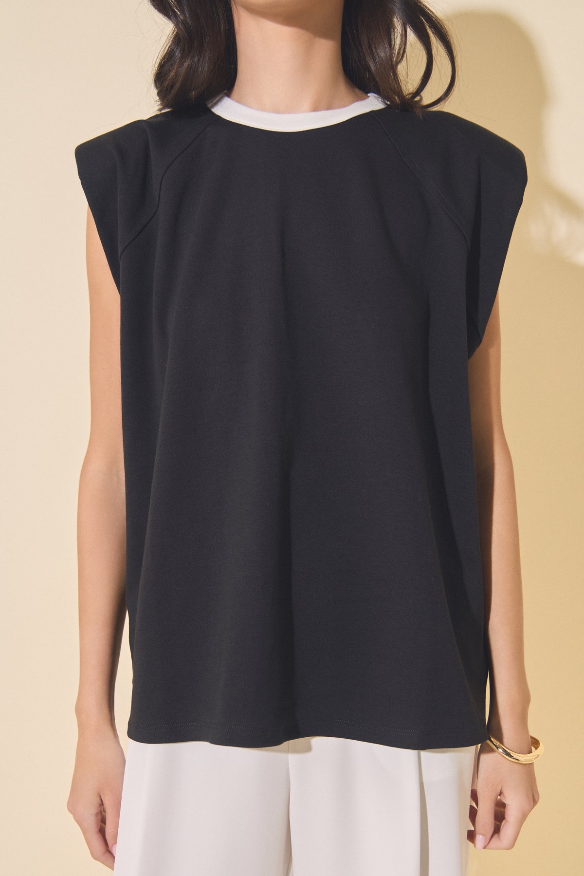 Contrast Neckline Sleeveless Top