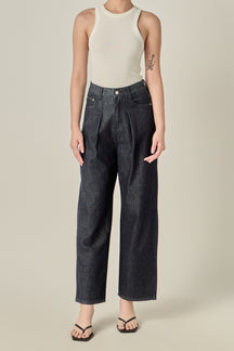 Pleated Jeans