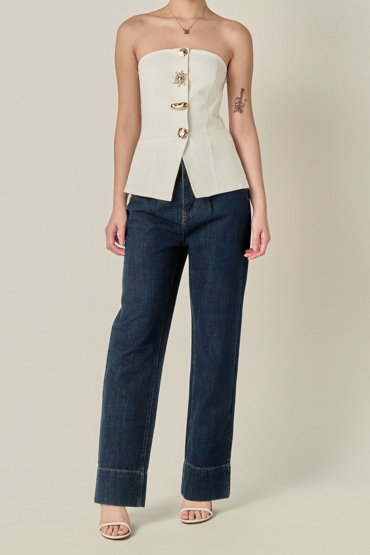 Button Detailed Strapless Tube Top