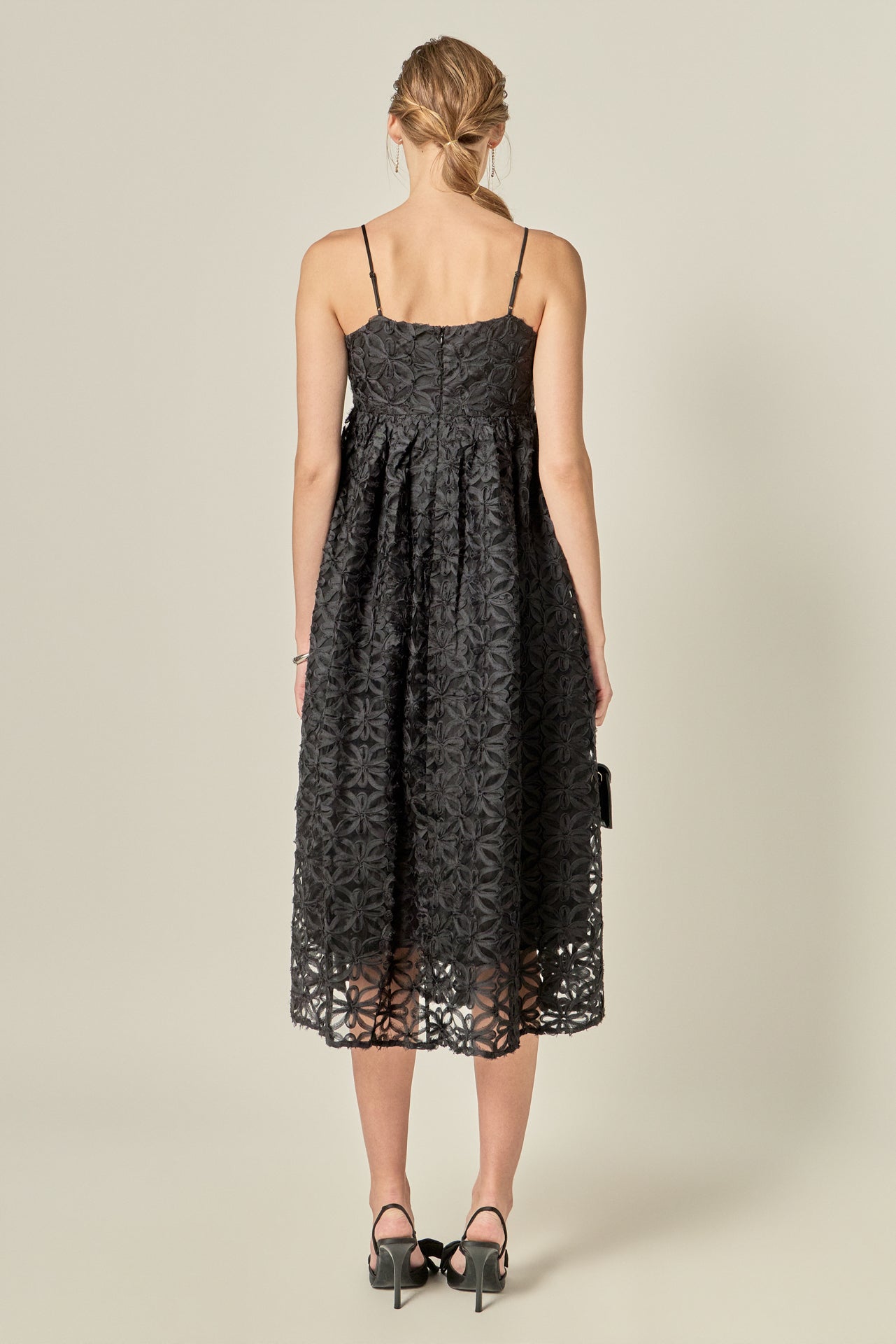 Thin Strapped Floral Embroidery Sleeveless Midi Dress