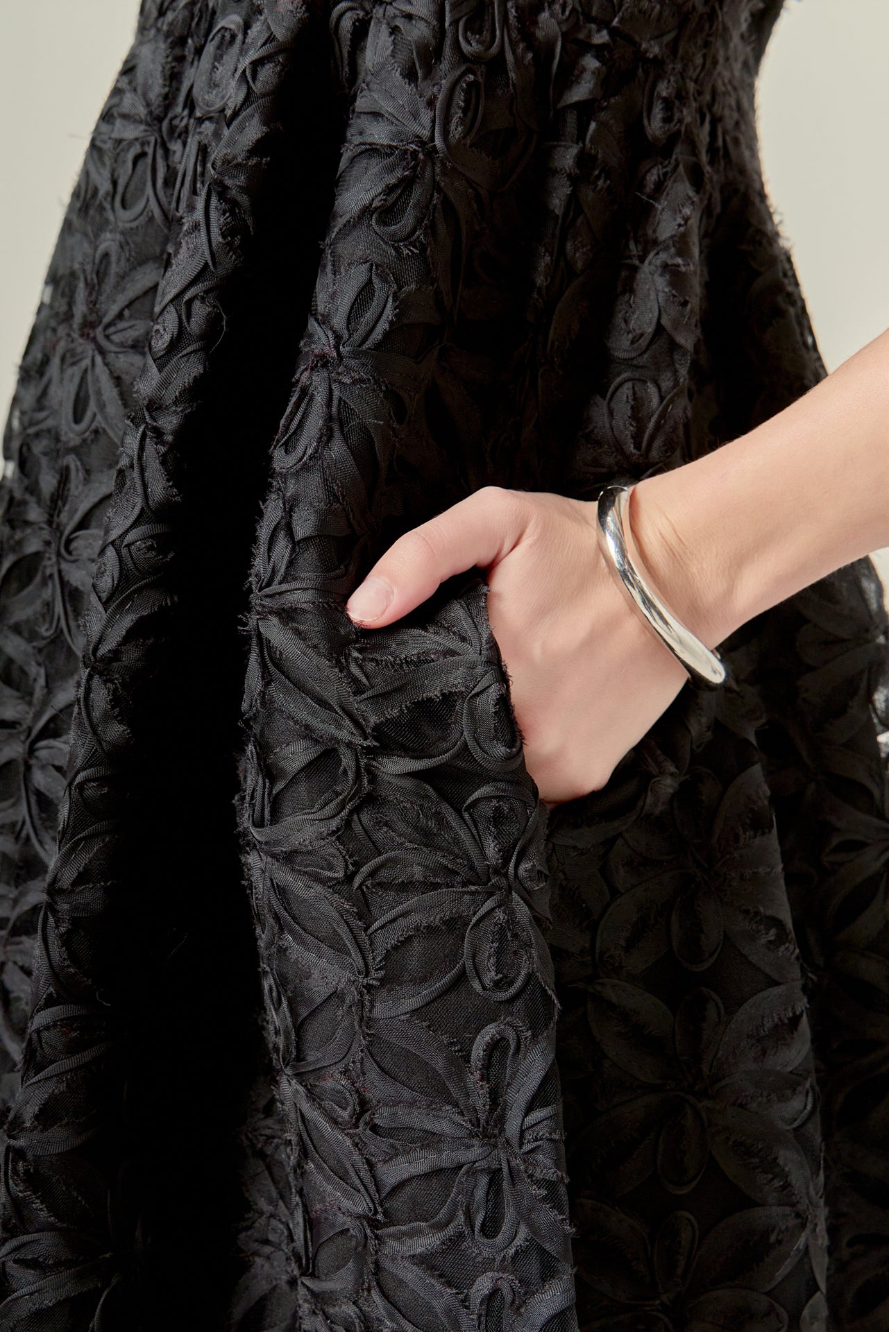 Thin Strapped Floral Embroidery Sleeveless Midi Dress