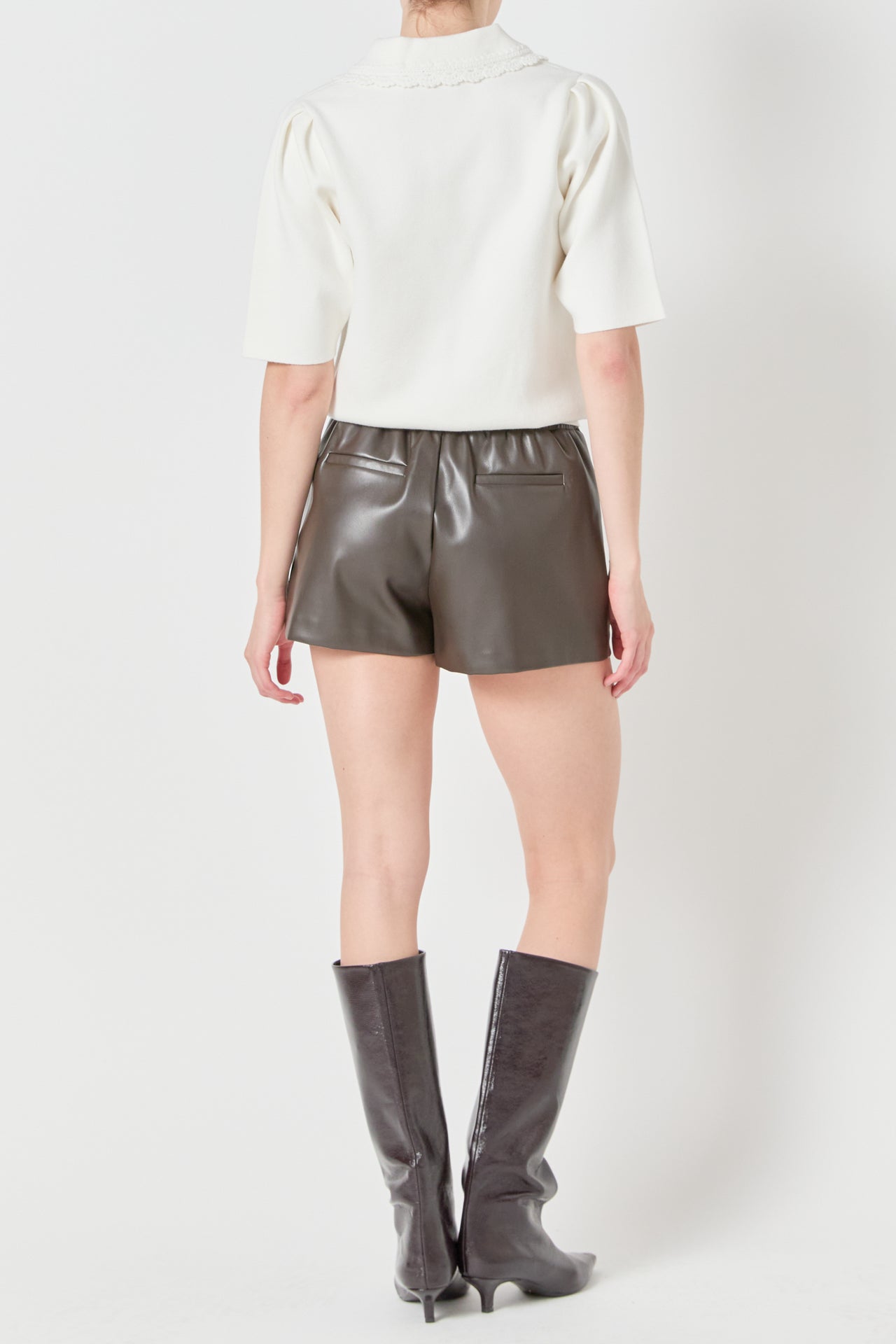 Scallop Collar Knit Top