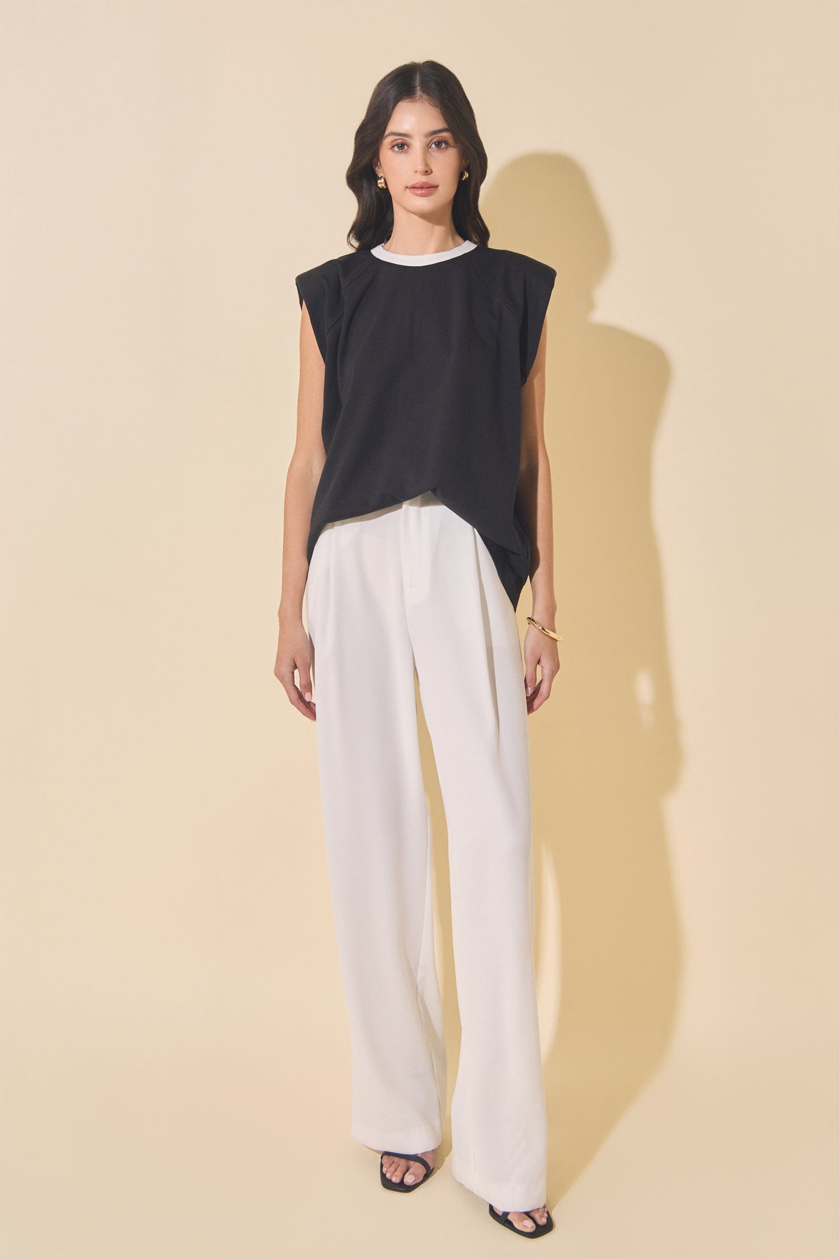 Contrast Neckline Sleeveless Top